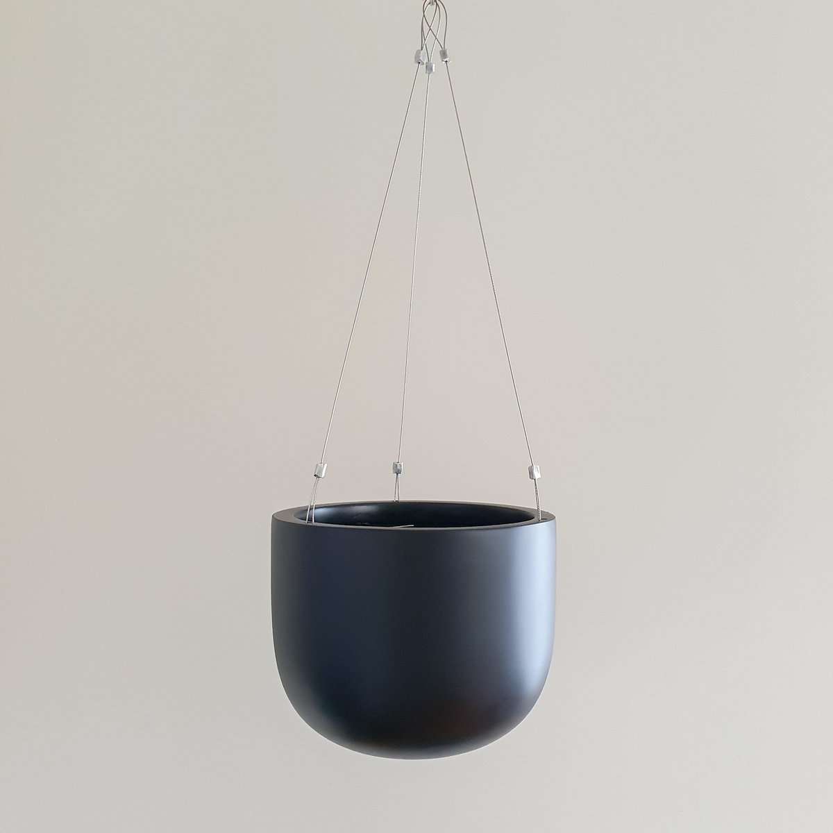 Black Hanging Pot for Indoors Smooth Finish plantandpot.nz